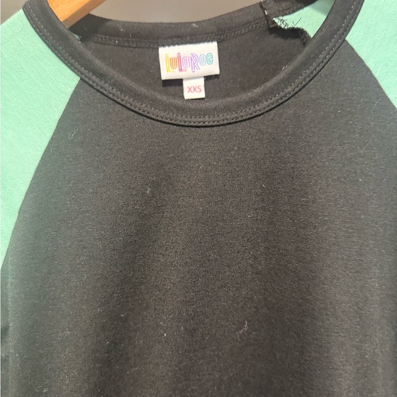 Cute LulaRoe Raglan top - Picture 3 of 6